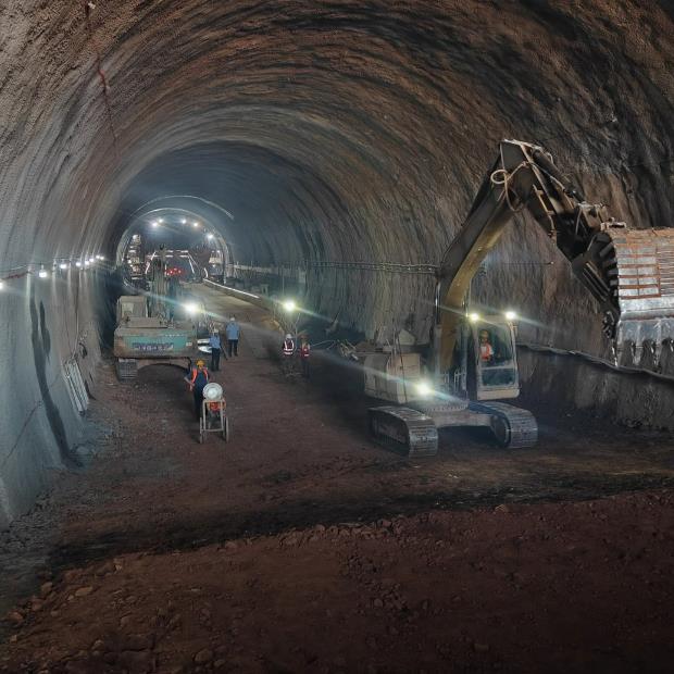 中空注浆锚杆用于隧道开挖