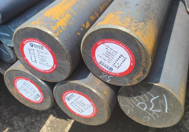 圆钢现货商：45#圆钢分为热轧、锻制和冷拉三种类型